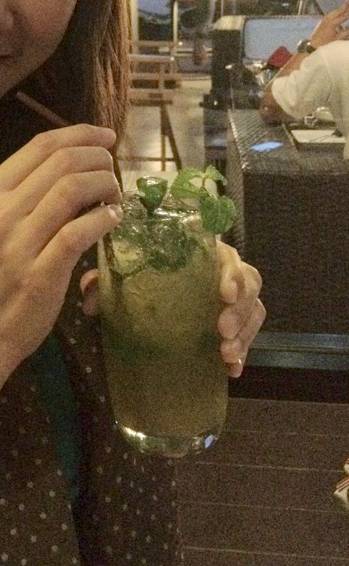 Green Tea Mojito ของภรรยา ที่ ร้านอาหาร The Attitude Wine bistro & Bar