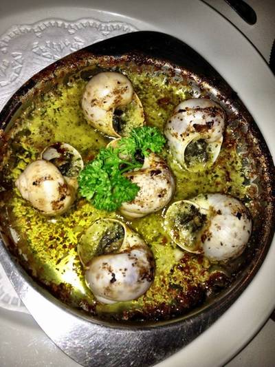 escargo จานนี้ห้ามพลาด ทานคู่กับขนมปังยิ่งอร่อย ที่ ร้านอาหาร Aubergine Restaurant