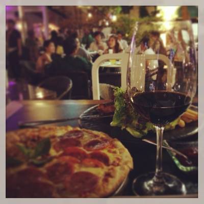Pizza ต้มยำเผ็ดสะใจ ที่ ร้านอาหาร Tell me wine