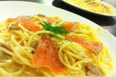 Salmon Carbonara / Ham+Bacon Carbonara ที่ ร้านอาหาร The Butterhead