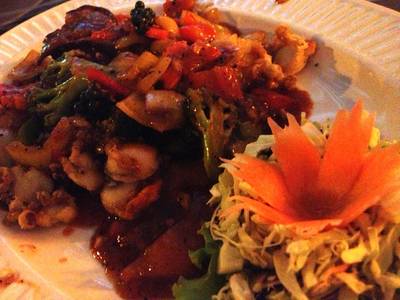 หอยเชลล์ผัดพริกไทยดำ 300฿ ที่ ร้านอาหาร ชาวฟ้าทะเลคราม