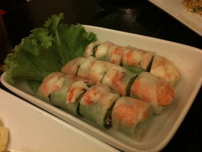 ปอเปี๊ยะกุ้งสด ที่ ร้านอาหาร Eat Viet