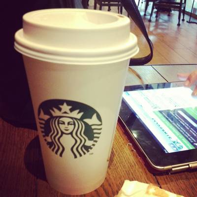อากาศข้างนอก 1 ํ C หนาวมาก ช็อกโกแลตอุ่นๆ เลิฟเว่อร์ ที่ ร้านอาหาร Starbucks Avenue รัชโยธิน