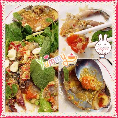 ยำปูไข่ดอง! ห้ามพลาด อร่อย สด มันเวอร์ ^^  ที่ ร้านอาหาร ข้าวต้มอ้วนผอม