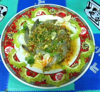 กุ้งแช่น้ำปลา.  ที่ ร้านอาหาร ครัวเจ๊กุ้ง