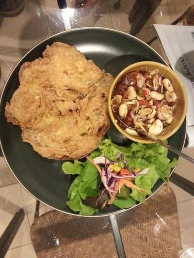 ยำไข่เจียวสมุนไพรกรอบ อันนี้เด็ดจริง ที่ ร้านอาหาร My Home