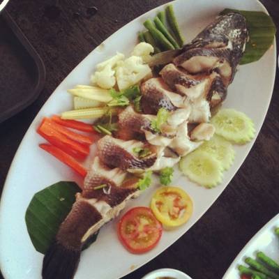 ปลาช่อนนึ่งลุยสวน ที่ ร้านอาหาร บ้านระเบียงน้ำ
