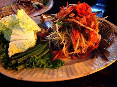 ส่มตำปูม้า อลังการมว๊ากกกกกก 300฿ ที่ ร้านอาหาร ชาวฟ้าทะเลคราม