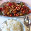 ไก่เปรี้ยวหวานเสิร์ฟพร้อมข้าว