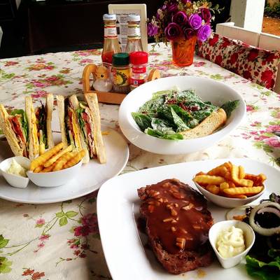 มื้อเที่ยงของผม ที่ ร้านอาหาร Ley Cafe' Coffee and Restaurant Pranburi