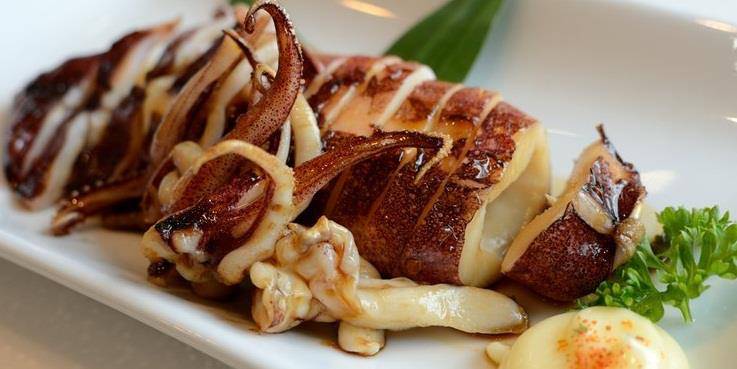 ปลาหมึกย่างซีอิ๊ว ที่ ร้านอาหาร De' FUSIONs Bar & Restaurant