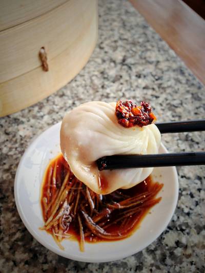 โปะพริกเผาหน่อย จิ้มน้ำจิ้ม คีบขิงตามหน่อย อร่อยเหาะครับ ที่ ร้านอาหาร ติ่น ไท่ ฟง central world
