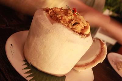 ห่อหมกทะเลมะพร้าวอ่อน อีกสักภาพค่ะ ที่ ร้านอาหาร ระเบียงทะเล