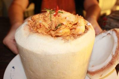 ห่อหมกทะเลมะพร้าวอ่อน อร่อยดีค่ะ เครื่องแกงกับมะพร้าวอ่อนลงตัวเลยค่ะ  ที่ ร้านอาหาร ระเบียงทะเล