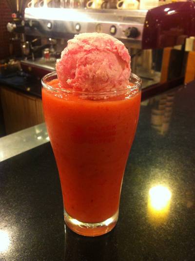 Season Of Love (strawberry Glacier Frappe) ที่ ร้านอาหาร Caffe Nero by Black Canyon Coffee - Grace Hotel โรงแรมเกรซ Season Of Love (strawberry Glacier Frappe) ที่ ร้านอาหาร Caffe Nero by Black Canyon Coffee - Grace Hotel โรงแรมเกรซ