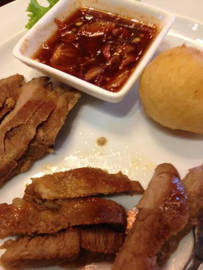 หมูย่างข้าวเหนียวทอด ที่ ร้านอาหาร พันโคม