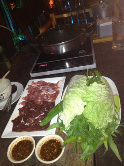 จิ้มจุ่ม ที่ ร้านอาหาร แซ่บในซอย