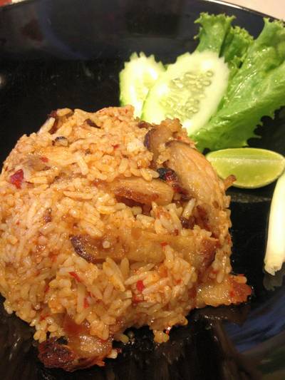 ข้าวคลุกน้ำพริกเผาคอหมูย่าง ที่ ร้านอาหาร ตำตำ สยามสแควร์ (ซอย 9) ข้าวคลุกน้ำพริกเผาคอหมูย่าง ที่ ร้านอาหาร ตำตำ สยามสแควร์ (ซอย 9)