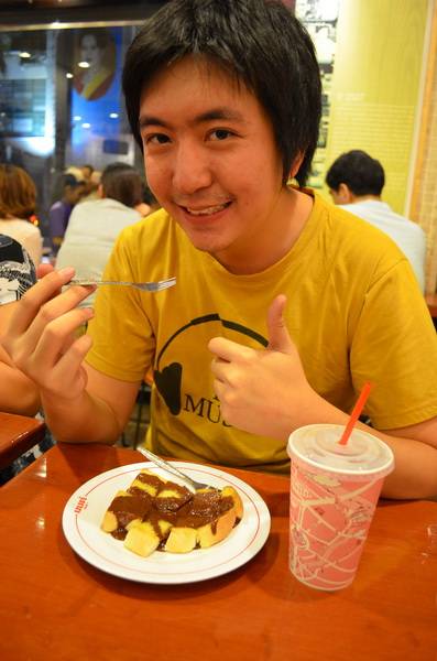 หวานอร่อย ^^ ที่ ร้านอาหาร มนต์นมสด ถนนดินสอ