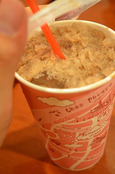 โกโก้เย็น ที่ ร้านอาหาร มนต์นมสด ถนนดินสอ