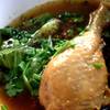 เกาเหลาน่องไก่ ที่ ร้านอาหาร โกกระเพราผักบุ้ง