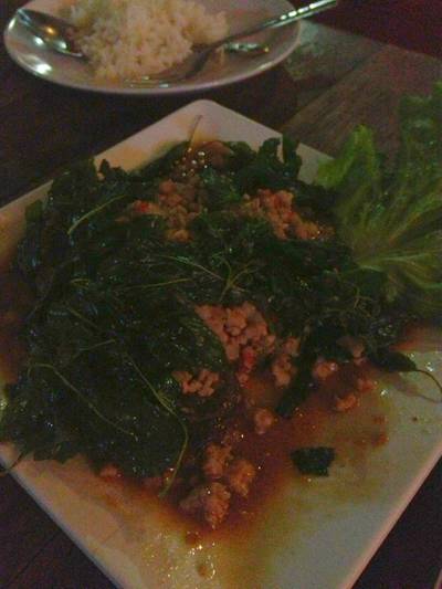 กระเพราไข่เยี่ยวม้า ที่ ร้านอาหาร Olive Keeper
