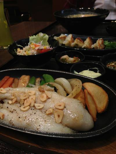 อิ่มเลย ที่ ร้านอาหาร Yayoi Fashion Island