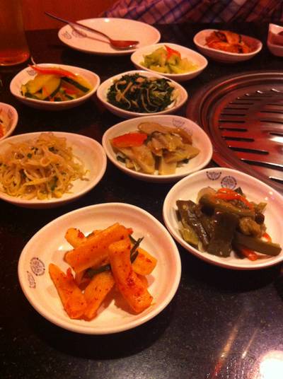 เครื่องเคียงล้นโต๊ะ ที่ ร้านอาหาร ล้ำลำ (Lum Lum) Korean Restaurant เครื่องเคียงล้นโต๊ะ ที่ ร้านอาหาร ล้ำลำ (Lum Lum) Korean Restaurant