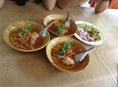 ร้านอาหาร เฮือนเพ็ญ