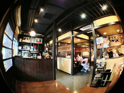 ก้าวเข้าร้านมาจะมีแคชเชียร์ทางซ้ายมือ  ที่ ร้านอาหาร Bankara Ramen