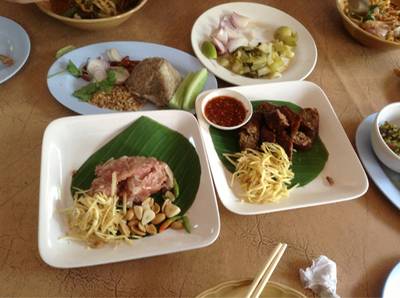 ร้านอาหาร เฮือนเพ็ญ