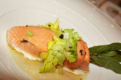 จานแรก - Pink wild salmon marinated with fresh celery leaves, celery root cream  ที่ ร้านอาหาร Rossini's Sheraton Grande Sukhumvit Hotel