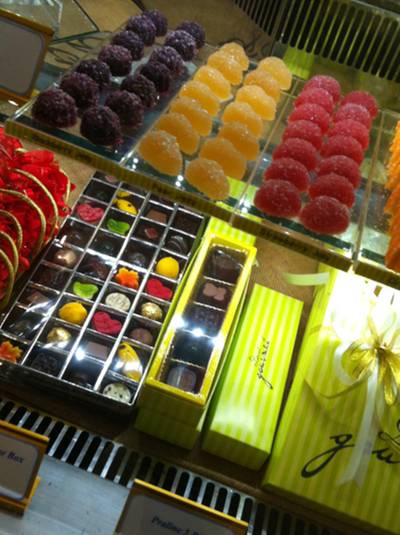 ซื้อ มาการอง กลับบ้าน ที่ ร้านอาหาร Dusit Gourmet