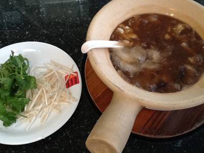 หูฉลามน้ำแดงเนื้อปูขนาดกลาง500.-฿ ที่ ร้านอาหาร ฮั่ว เซ่ง ฮง เซ็นทรัลพระราม 2