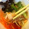 สลัดปลาแซลมอนพร้อมน้ำสลัดญี่ปุ่น ที่ ร้านอาหาร Kakashi Fortune Town 