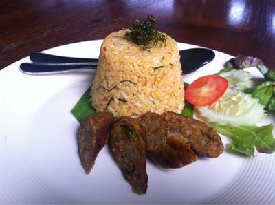 ข้าวผัดไส้อั่ว ที่ ร้านอาหาร ข้าวแฝ่