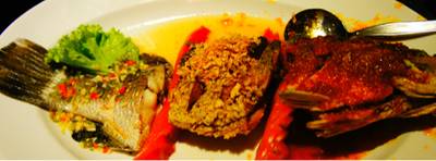 ปลากระพงสามอย่าง ที่ ร้านอาหาร ฮั่วเซ่งฮง หูฉลาม ศาลายา