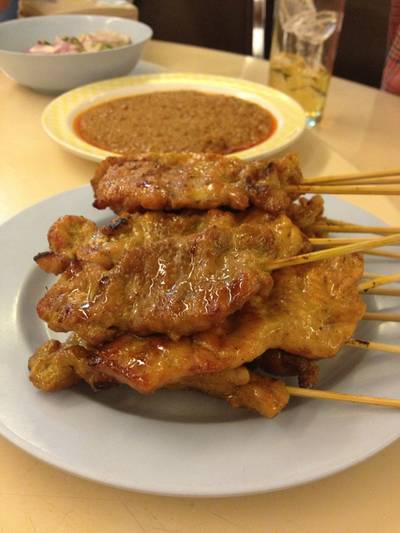หมูสะเต๊ะ ที่ ร้านอาหาร ศรทองโภชนา พระราม 4