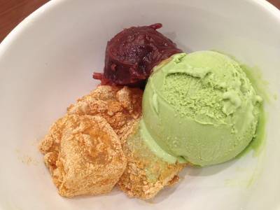 วาราบิโมจิกับไอศครีมชาเขียว ชอบมากๆๆๆไปลองกันนะคะ  ที่ ร้านอาหาร Ootoya เซ็นทรัลพระราม 3
