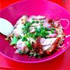 บะหมี่เกี้ยวแห้งหมูแดงหมูกรอบ ที่ ร้านอาหาร บะหมี่ 60 ปี (บะหมี่ทำเอง)
