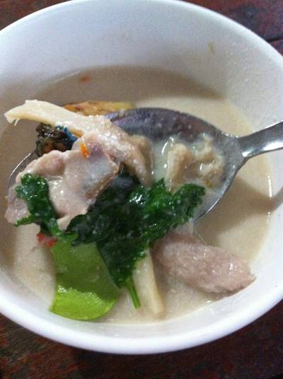 ต้มข่าไก่แสนอร่อย ที่ ร้านอาหาร อิ่มปลาเผา ดอนเมือง