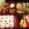 กานาตะ. เบนโตะ ที่ ร้านอาหาร Yayoi The Mall Ngamwongwal