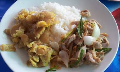 ไก่ผัดขิง + ไข่ผัดไช๊โป๊ว ที่ ร้านอาหาร คุณยาย ข้าวแกงปักษ์ใต้ ภูเก็ต ไก่ผัดขิง + ไข่ผัดไช๊โป๊ว ที่ ร้านอาหาร คุณยาย ข้าวแกงปักษ์ใต้ ภูเก็ต