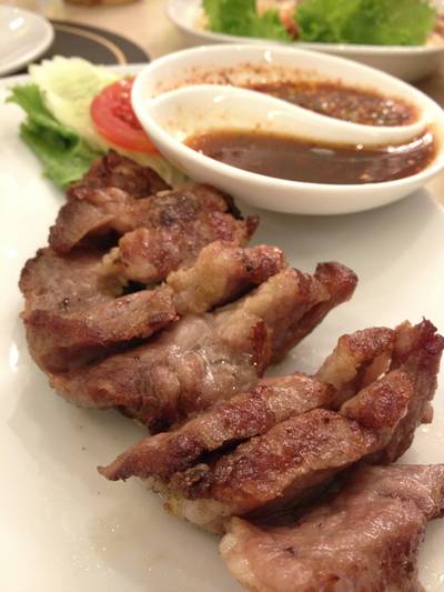 หมูคุโรบูตะย่างจิ้มแจ่ว ที่ ร้านอาหาร Coffee Beans by Dao สยามพารากอน