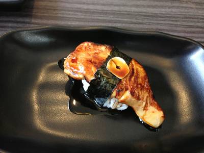 foie gras คำละ 260ค่ะ เป็นแบบrollก็มีราคา480บาทเซตนะ ที่ ร้านอาหาร Sushi Masa ราชเทวี