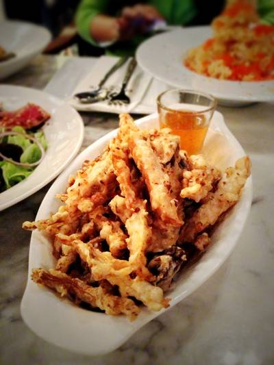 เห็ดทอดซีอิ๊ว ที่ ร้านอาหาร Checkmate Bar & Bistro