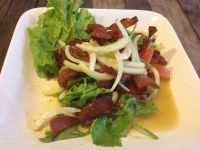 ยำเบคอนทอด120บาท ที่ ร้านอาหาร Postcard Pub & Restaurant