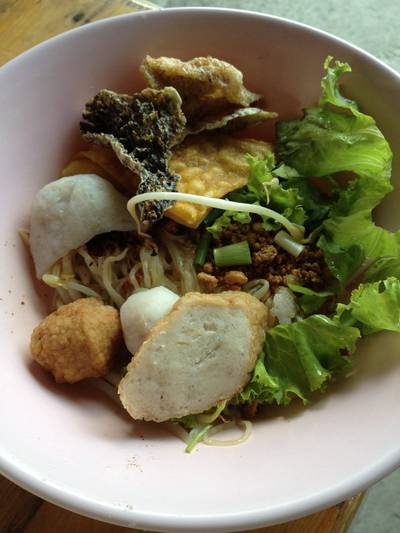 ร้านอาหาร ก๋วยเตี๋ยวลูกชิ้นปลา-นายฉุ่ย