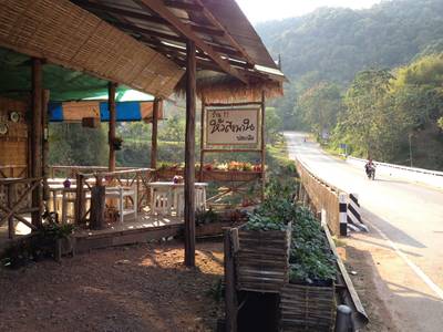 ร้านริมทาง น่ารักดี ที่ ร้านอาหาร ร้านหัวสะพาน