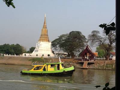 ระหว่างทาน ดูวิวสวยงามตรงข้าม ที่ ร้านอาหาร บ้านวัชราชัย